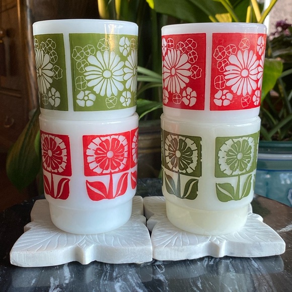 Vintage Set of 4 Fire King Daisy + Sunflower Anchor Hocking Milk Glass Mugs - Picture 3 of 11